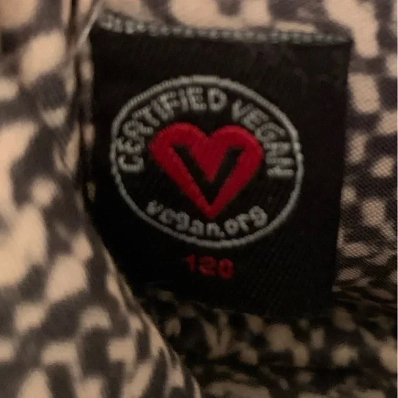 NWOT Urban Expresssions White Hawthorn Perforated Belt Bag. - Picture 8 of 10